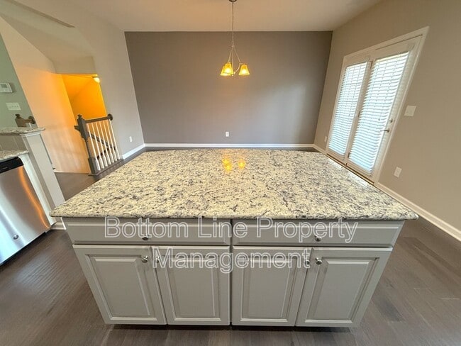 Building Photo - 4020 Zilker Park Dr