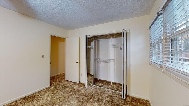 Building Photo - 126 Cedar Dr