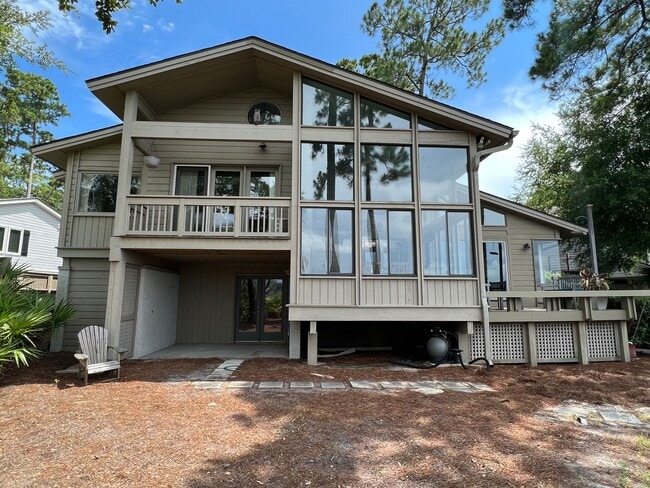 Building Photo - Beautiful Furnished Marsh Front Home - 6 mo Lease Term