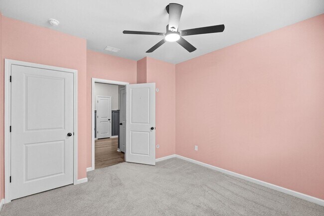 Building Photo - Modern 4BR Home with Screened Porch & Pond Views | Sun Colony, Longs SC
