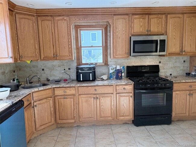 Building Photo - 363 Hewlett Pkwy