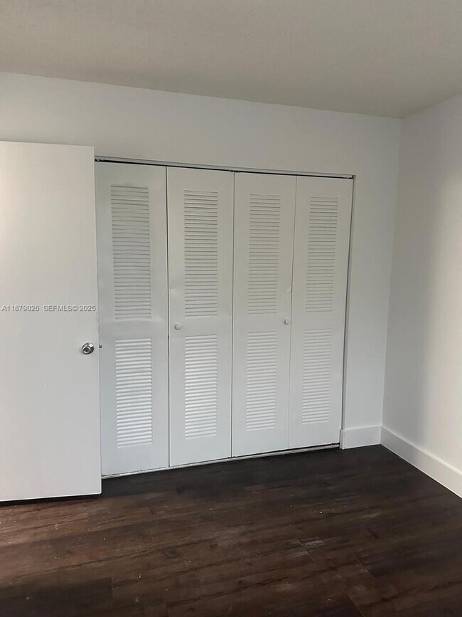 Building Photo - 9777 Nob Hill Ct