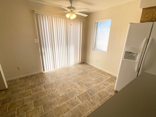 Building Photo - 2 Bedroom 2 Bathroom in Vista de Oeste