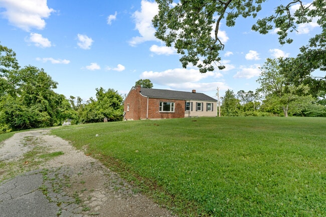 Building Photo - 2 Skyview Dr