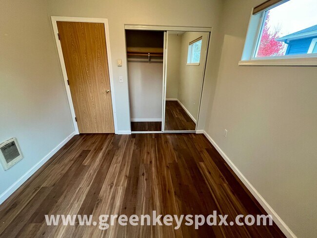 Building Photo - 3-Bedroom, 1.5-Bathroom House near Kenton Park, Off-Street Parking, Fenced Yard, Washer and Dryer