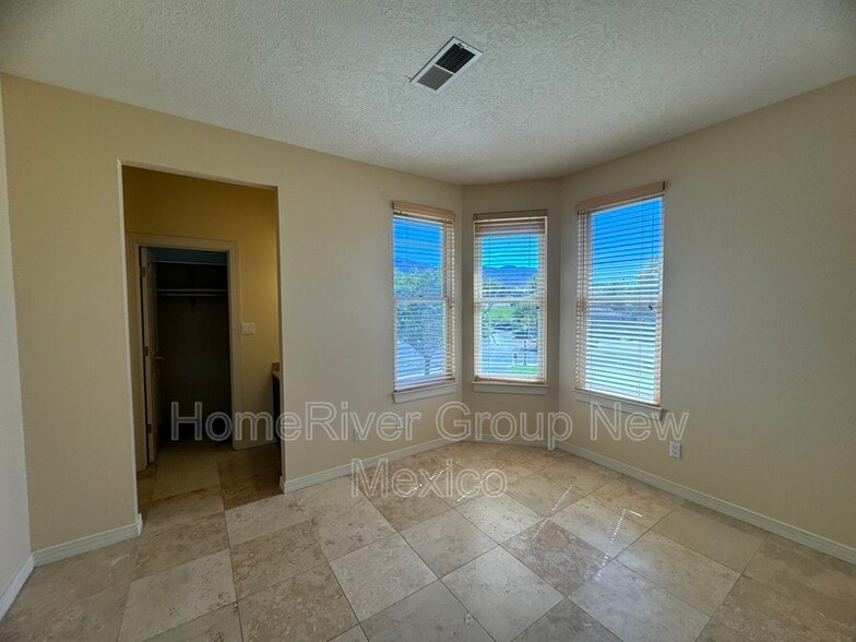 Building Photo - 7005 Sky Valley Way NE