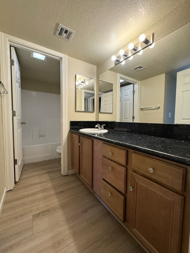 Building Photo - Melrose District 2 Bed Condo - Half Off First and Second Month