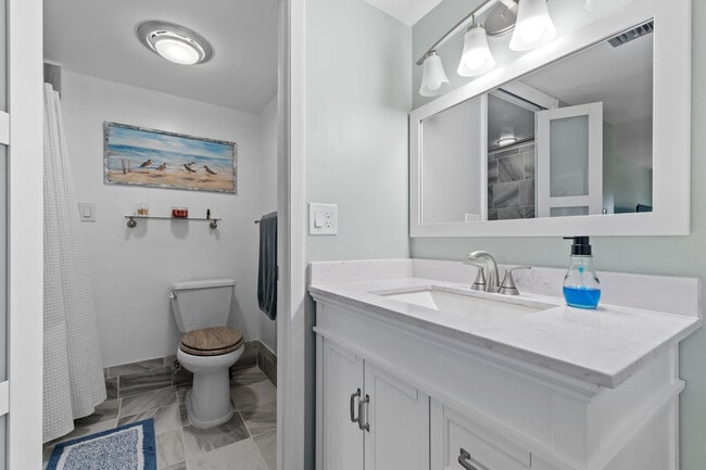 Building Photo - 801 S Ocean Dr