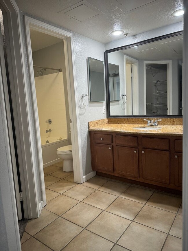 Building Photo - 2 Bedroom 2 Bathroom Condo in Corona Hills...