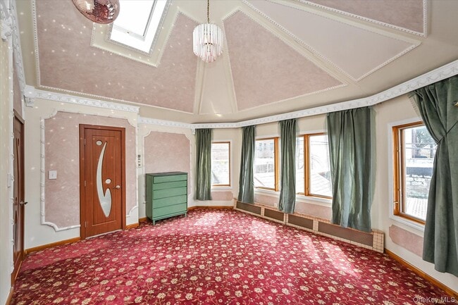 Building Photo - 63-42 Alderton St