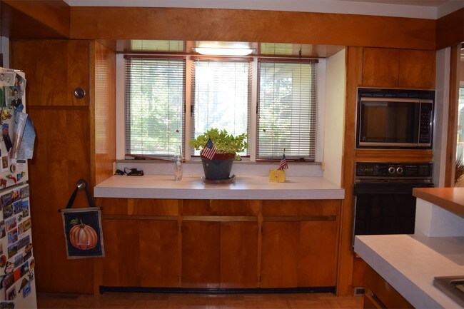 Building Photo - 301 Homan Ave