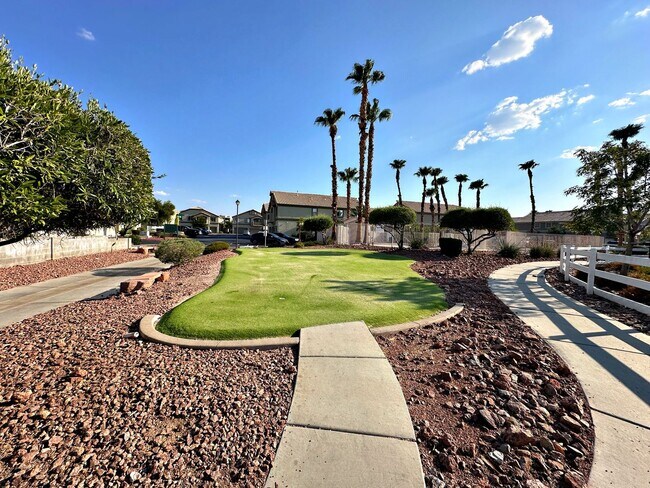 Building Photo - 3 BEDROOM TOWNHOME WITH YARD + 2 CAR GARAGE IN GATED HENDERSON COMMUNITY