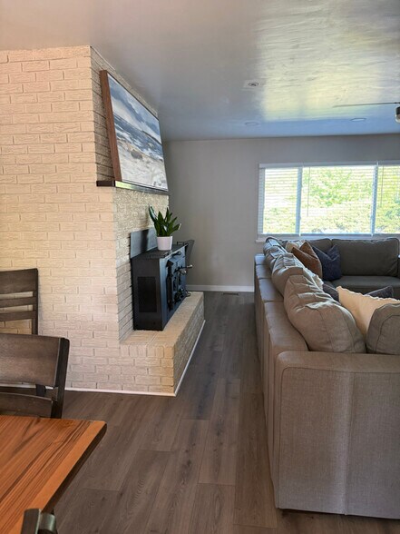 Building Photo - 506-533 33 Rd