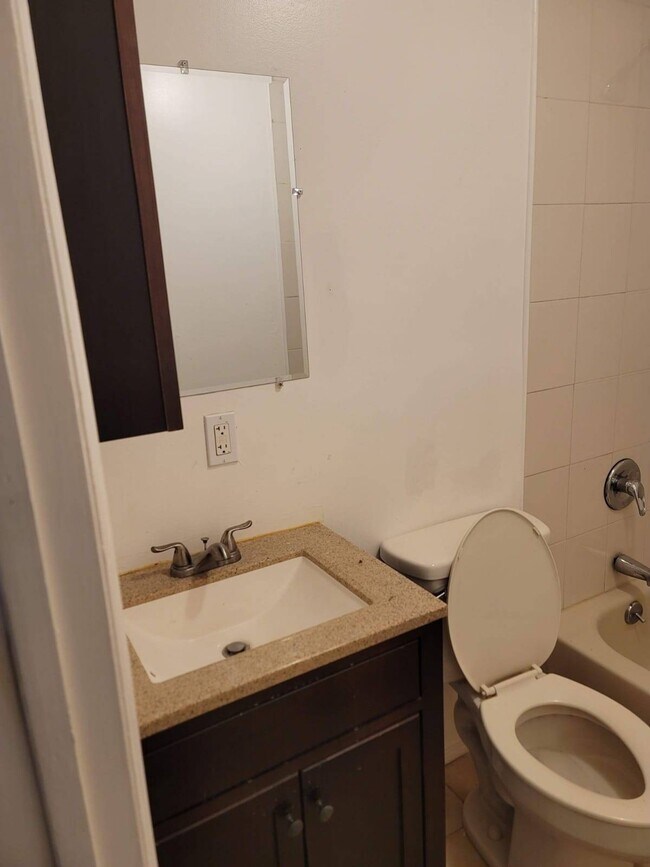 Building Photo - 661 Nasby Pl