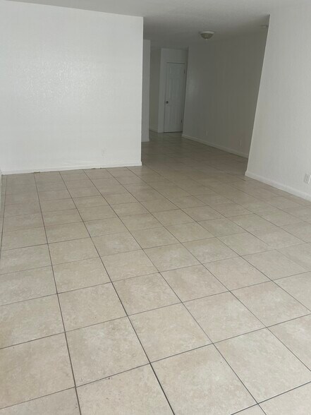Primary Photo - 5725 NW 27th Ct