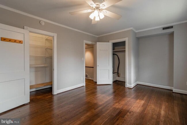 Building Photo - 1401 S Barton St