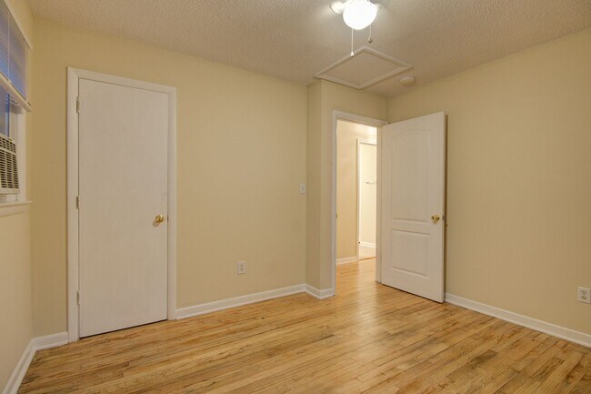 Building Photo - COMING SOON! Charming 3 Beds and 1 Bath Ra...