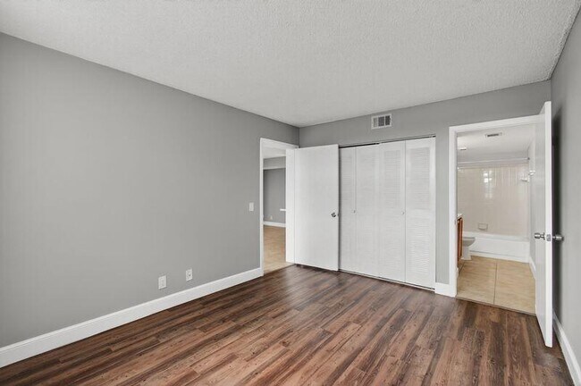 Building Photo - 744 Executive Center Dr