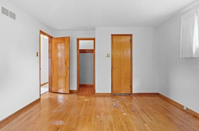 Building Photo - SingleFamily Home