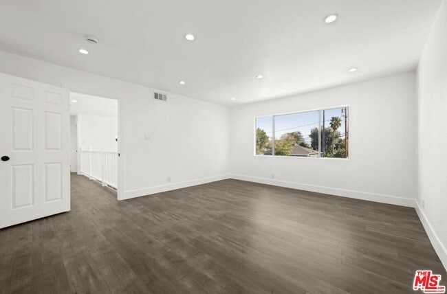 Building Photo - 6257 Lindley Ave