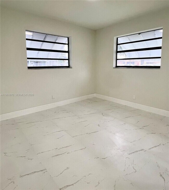 Building Photo - 931 NW 35th Ave