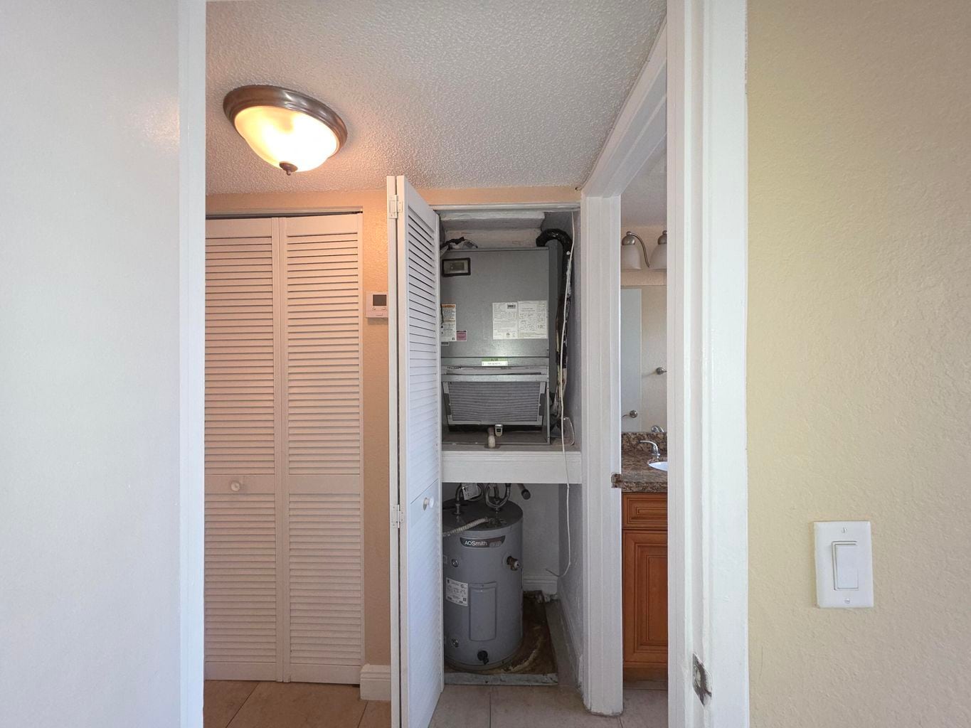 Building Photo - 1542 Lake Crystal Dr