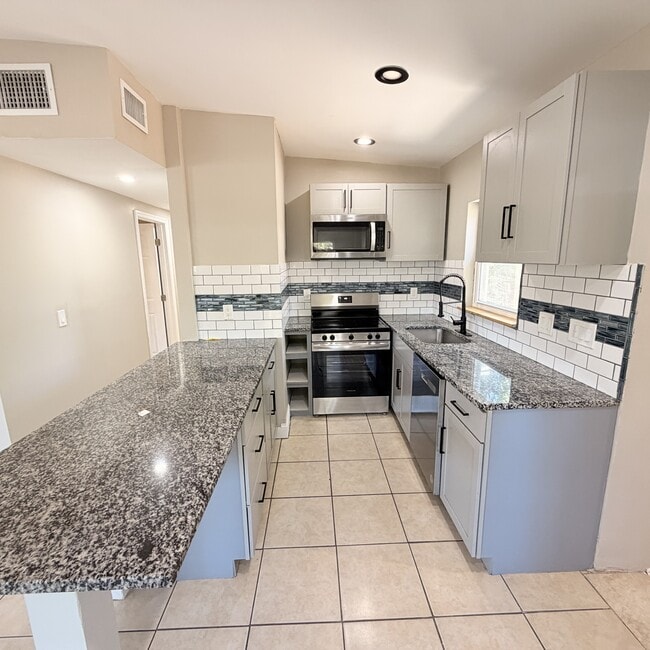 Building Photo - 2245 17th Ave S