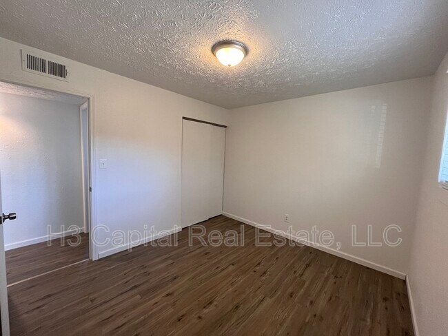 Building Photo - 892 Haller St