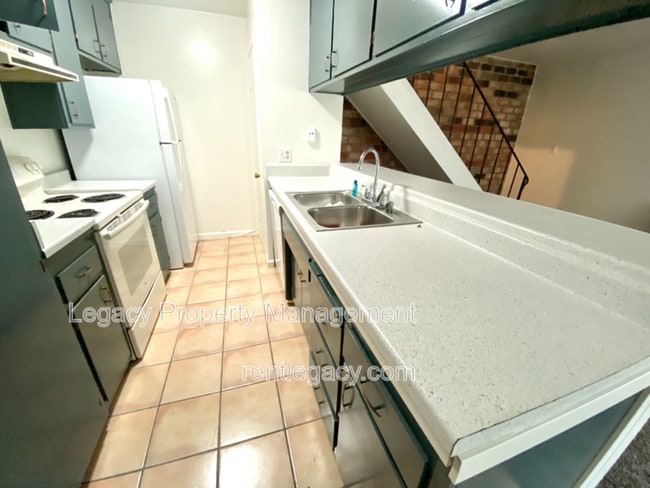 Building Photo - 9094 Piñata Way