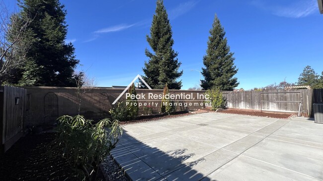 Building Photo - Spacious 4-bedroom home in Natomas with cl...