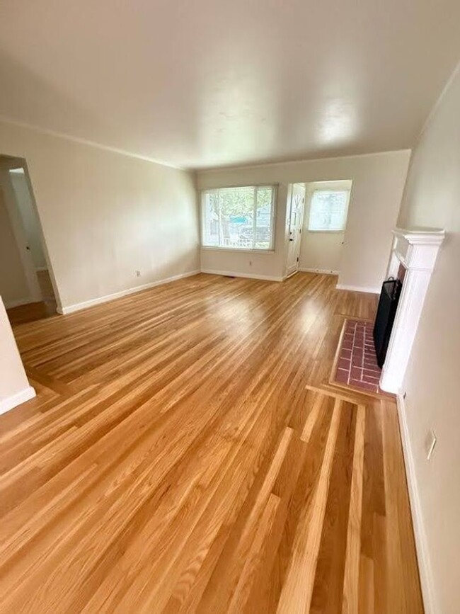 Building Photo - Charming 2-Bedroom Home Large Rumpus Room,...