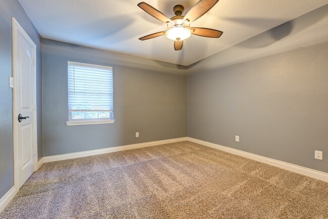 Building Photo - 607 Ellingham Dr