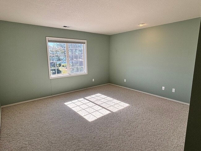 Building Photo - 1150 SE Polk Cir