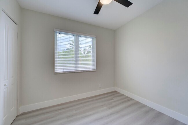 Building Photo - 840 Bradley St
