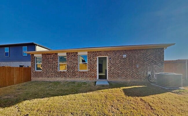 Building Photo - Spacious 4-Bedroom House with Cozy Living Spaces