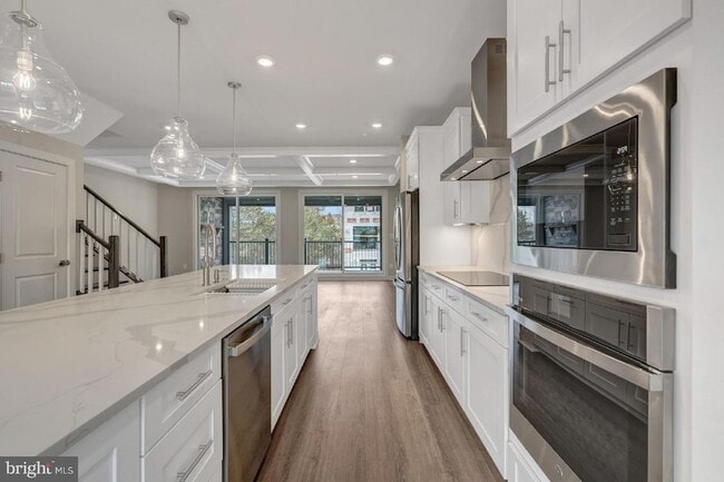 Building Photo - 43769 Metro Ter