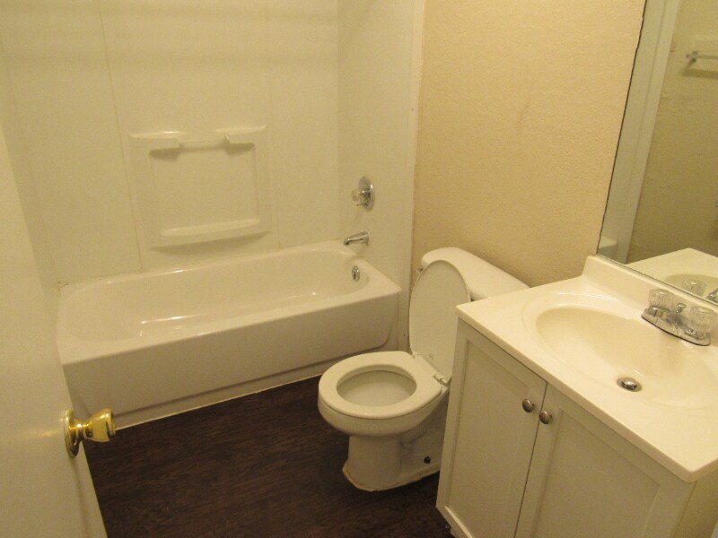 Building Photo - 1513 Santa Fe Dr