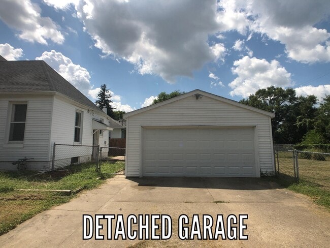 Building Photo - 1344 Walnut-