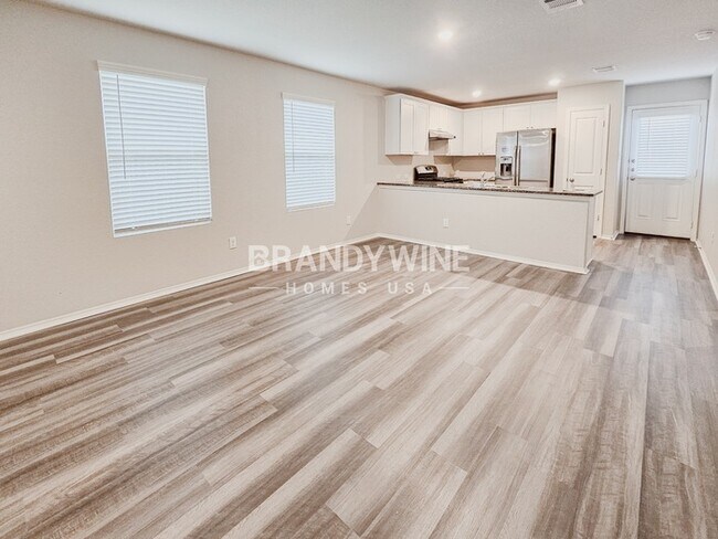 Building Photo - 7018 Winding Shelf