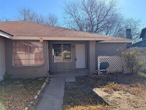 Building Photo - 10401 Little Pebble Dr