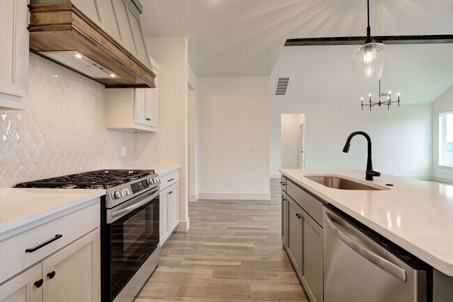 Building Photo - 2116 Josslyn Pl