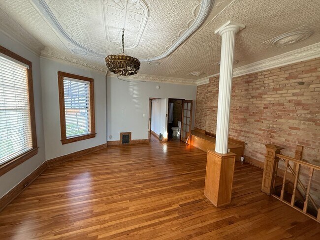 Building Photo - 253 E 5th Ave