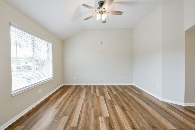 Building Photo - 815 Robins Way