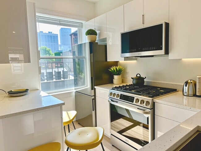 Building Photo - 8 Grove St