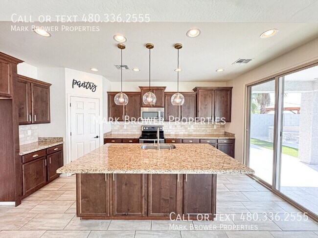 Building Photo - 3546 N Los Alamos