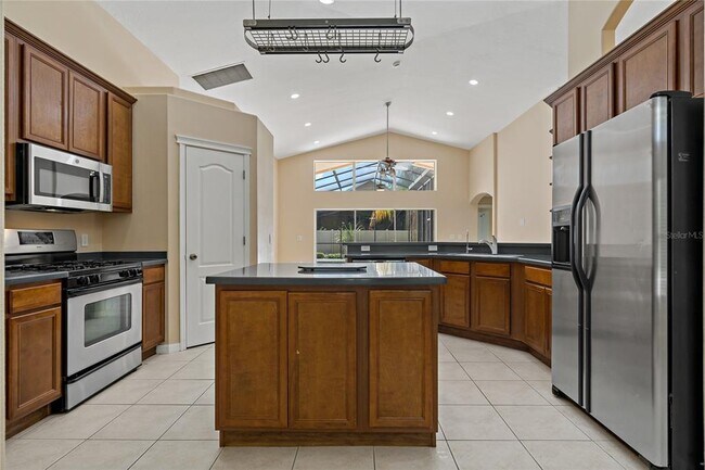 Building Photo - 8211 Canyon Creek Way