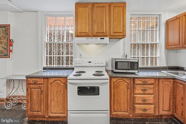 Building Photo - 1205 4th St NW