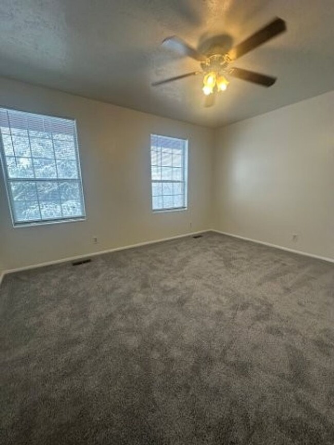 Building Photo - 2 Weeks Rent Free! 5 Bed 3.5 Bath Home for...