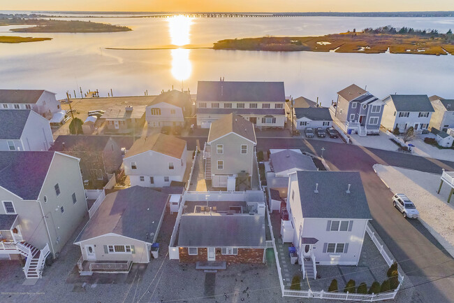 Building Photo - 11 Spindrift Rd