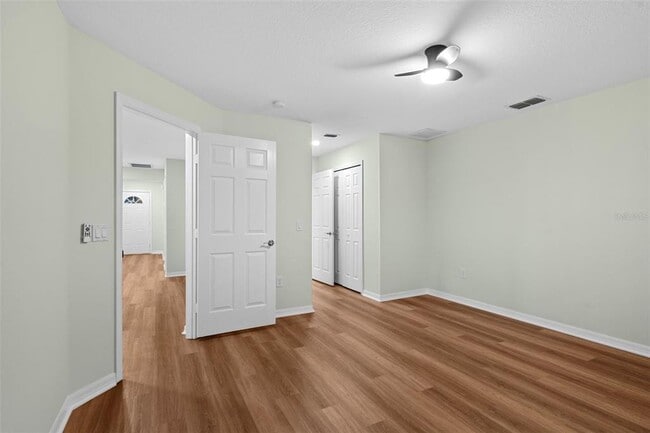 Building Photo - 26922 White Plains Way